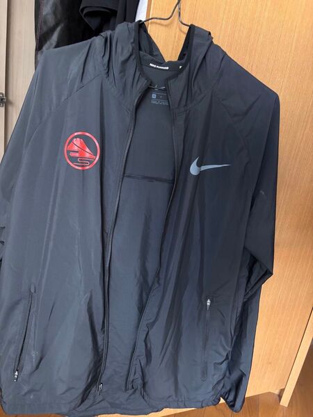 NIKE ナイキ フーディジャケット ブラック ランニング ウィンドブレーカー 富士山ロゴ BV0249-010