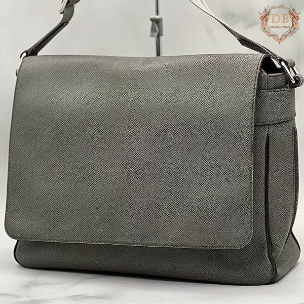 ルイヴィトン タイガ ロマンMM グレー メッセンジャー ビジネス 斜め掛け Louis Vuitton メンズ バッグ 肩掛け