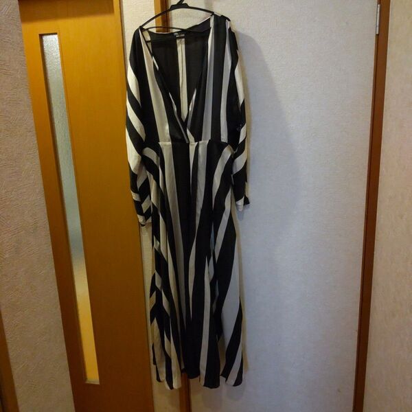 ZARA ボーダー柄ワンピース モノトーン XXLサイズ相当