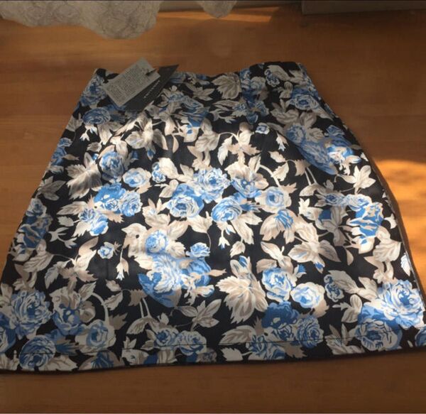 新品タグ無し ANGELINE 花柄ミニスカート size.M