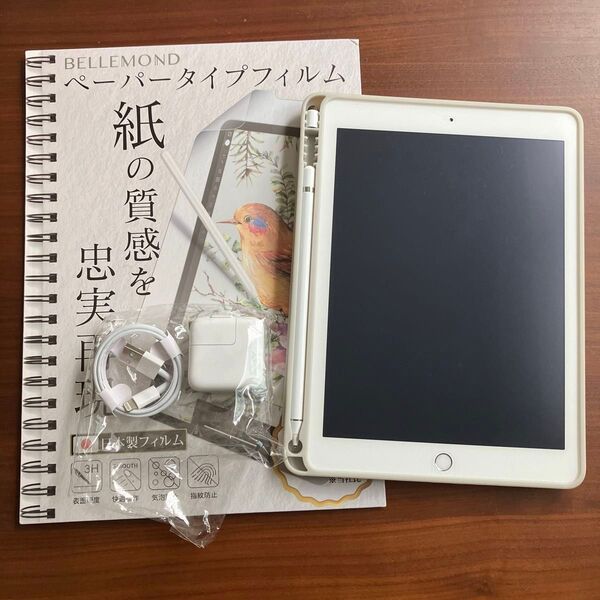 iPad 第5世代 Wifi + cellular 32GB docomo利用制限◯ シルバー カバー付き