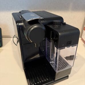 ネスプレッソ コーヒーメーカー ミルクフォーム付き F511 0.95L