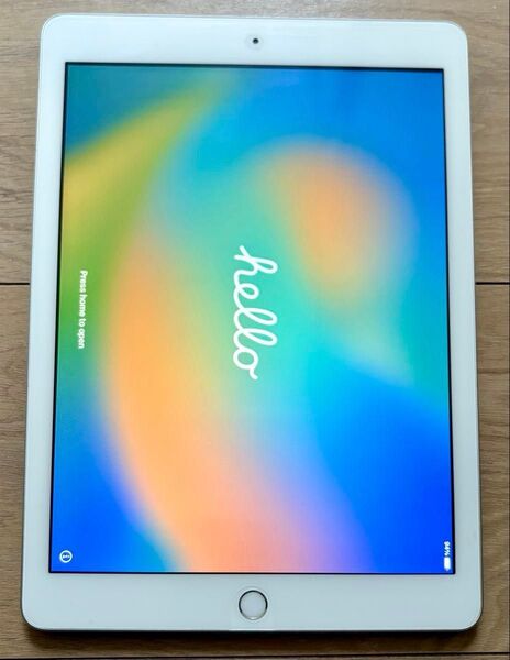 Apple A1822 iPad 2017年モデル シルバー iPad 第五世代 9.7インチ Wi-Fiモデル 32GB