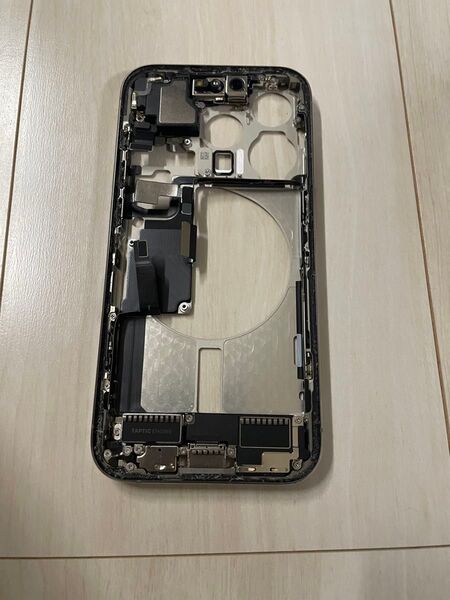 iphone 15pro ナチュラル 中古美品筐体ガラ 1台