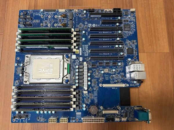 GIGABYTE MZ32-AR0 Rev1.0 PCI-E4.0 E-ATX EPYC 7K62 128GB RAM