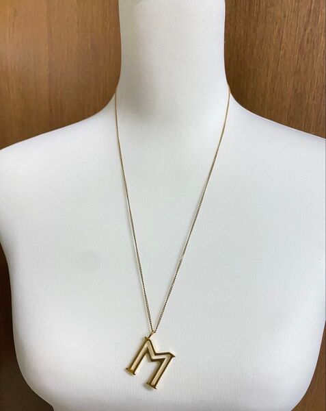 クロエ イニシャルM ネックレス ゴールドカラー ロングチェーン 保存袋付き アクセサリー ペンダント