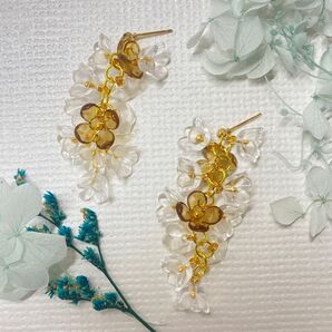 クリア×ゴールド フラワーモチーフ スズランピアス ハンドメイド