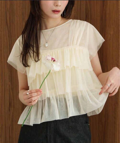 hinari チュールフリルフレンチスリーブトップス