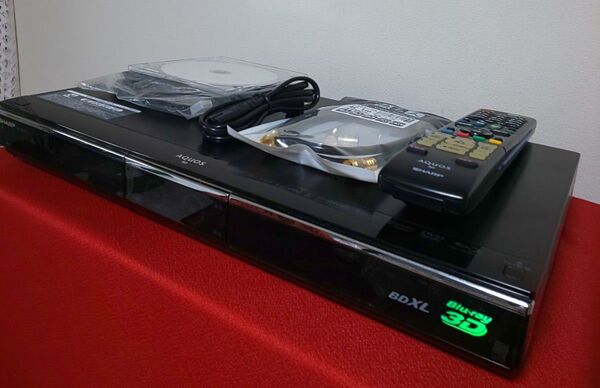 ①良品☆シャープAQUOSブルーレイディスクレコーダー≪BD-HDW75≫◆W録☆500GB◎2番組同時録画可◎純正リモコン付き◎
