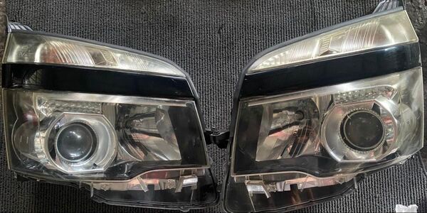 ヴォクシー ボクシー 70系 ZRR70W ZRR75W ヘッドライト 左右