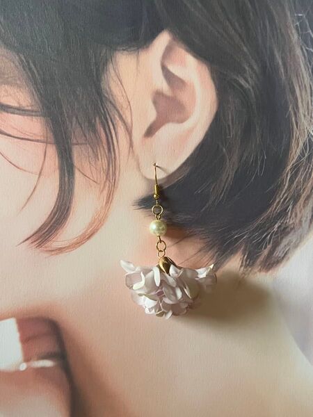 ピアス フラワー ゴールド お花 大ぶり フック ハンドメイド