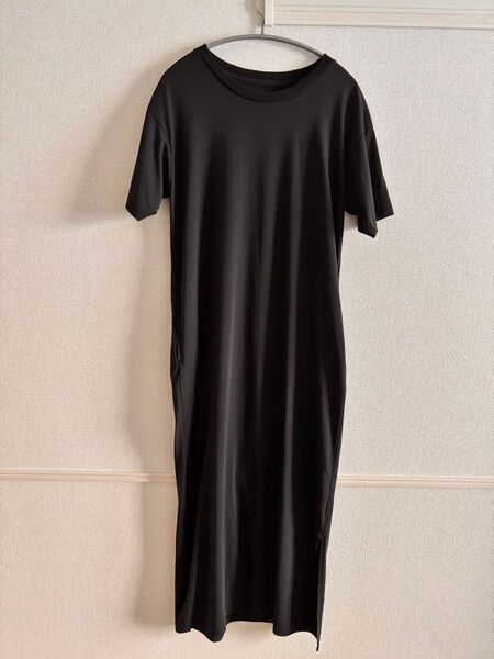 黒のロングワンピース