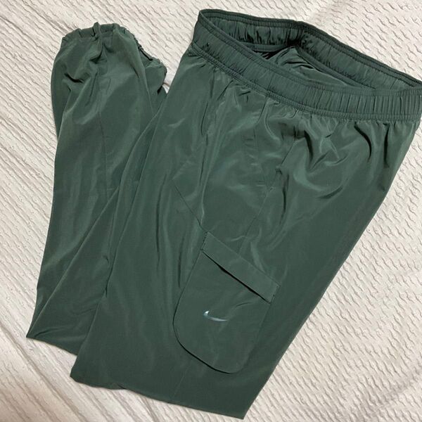 NIKE ナイキ カーゴパンツ グリーン系 スポーツパンツ 薄手肌触り良い