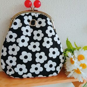 12.5㌢玉付きがま口ポーチ小花柄 ハンドメイド 縦型がま口 ポーチ 小物入れ がま口ポーチ がま口 財布