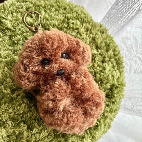 *うるうるトイプードル ポンポン毛糸キーホルダー*レッド ブラウン テディベアカット うちの子 犬 ペットグッズ 茶色