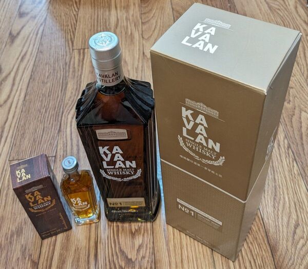 台湾 KAVALAN カバラン シングルモルトウィスキーNo.1 40% 700ml 及びカバランクラシックミニボトル 新品
