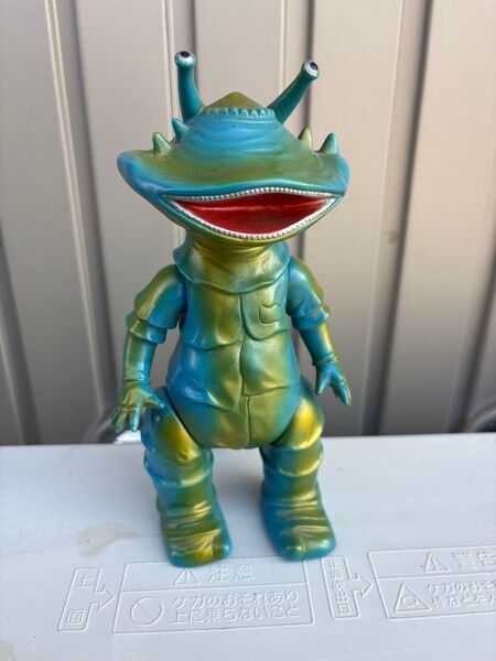 ウルトラシリーズ コイン怪獣「カネゴン」ソフビフィギュア ブルマァク