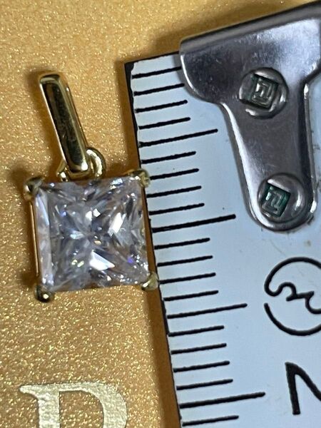 モアサナイト モアッサナイト ペンダントトップ ダイヤモンド プリンセスカット ネックレストップ アクセサリー 正方形