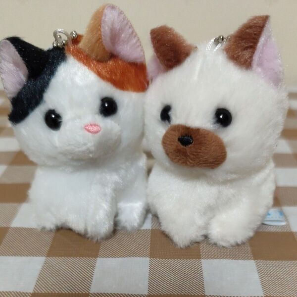 振り向きネコちゃんぬいぐるみ2匹 セットボールチェーン付きマスコットキーホルダー 三毛猫
