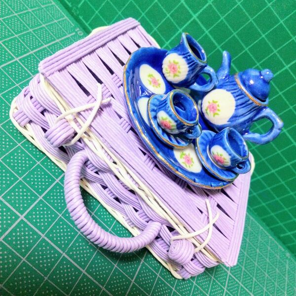 【新品】ドールハウスミニチュアティーセット ハンドメイドバスケット(藍藤)