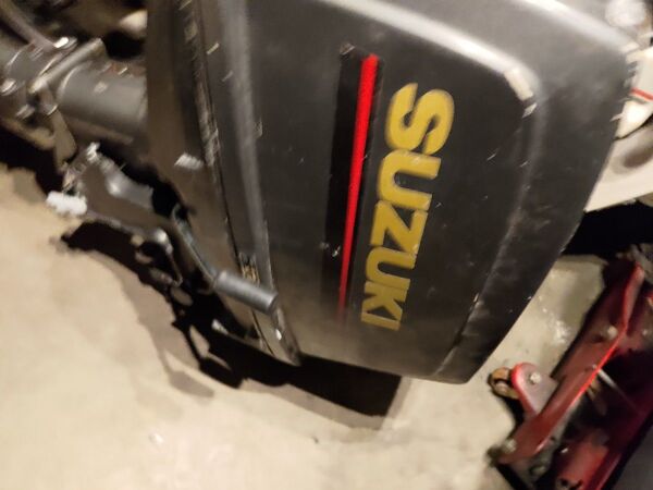 スズキ DT8 0801S 8馬力 エンジン ジャンクSUZUKI 8馬力 船外機 DT8 燃料タンク付き