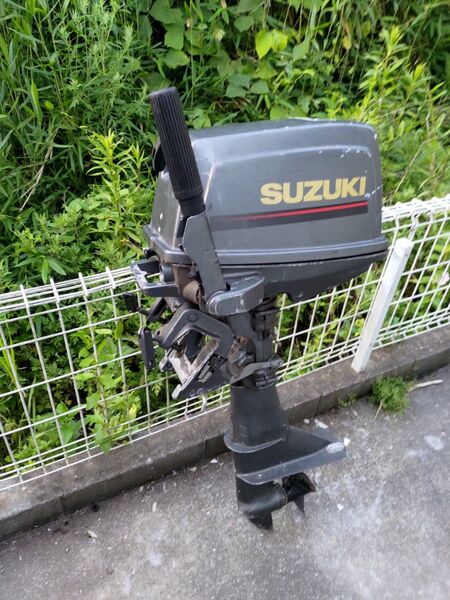 スズキ DT8 0801S 8馬力 エンジン ジャンクSUZUKI 8馬力 船外機 DT8 燃料タンク付き