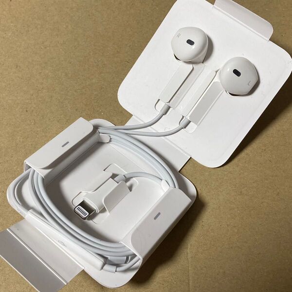 iPhone Lightning有線イヤホンと変換アダプター