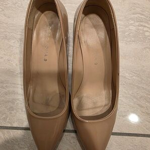 コルソローマ ベージュ パテント エナメルパンプス