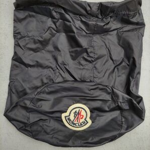 【新品非売品】MONCLER(モンクレール)ライトダウン収納袋 ポーチ マットブラック ロゴワッペン リペア、リメイクなどにも
