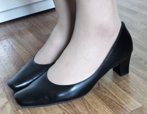 黒パンプス