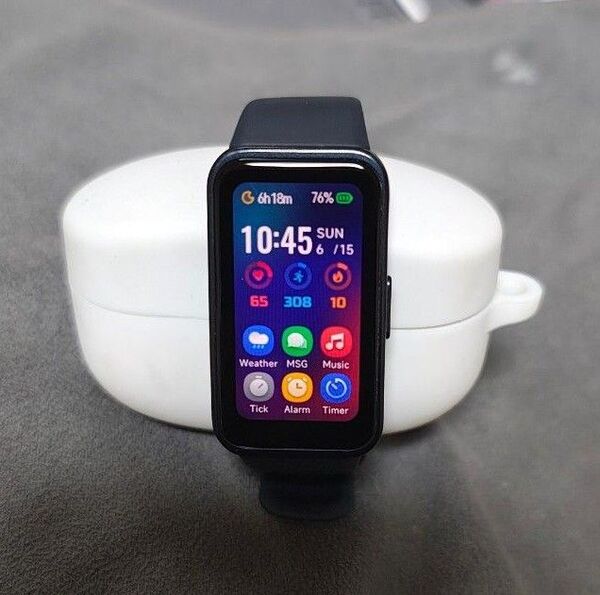 Huawei band 8 カバー付き
