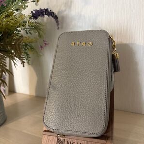 ★良品★アタオ ATAO スマホポシェット アミュレット グレージュ