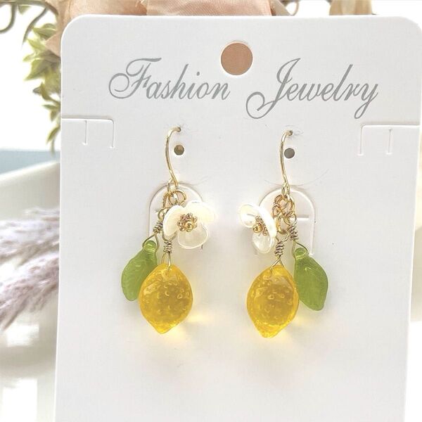 NO.184 再販/人気☆チェコビーズレモンとフラワーピアス/イヤリング/レモン/フルーツ/花/サージカルステンレス/金具変更無料