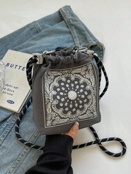 刺繍デザイン 斜め掛け ショルダーバッグ 軽量 ナイロン デイリー オーガナイザー シンプル カジュアル レディース445144