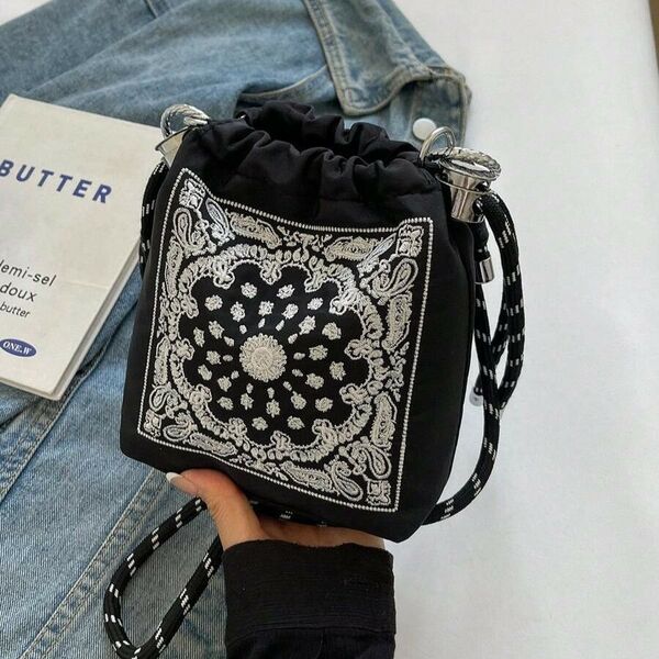 刺繍デザイン 斜め掛け ショルダーバッグ 軽量 ナイロン デイリー シンプル カジュアル レディース ブラック 黒128029
