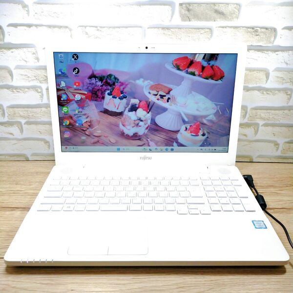 美品☆高性能i7♪新品SSD512♪ノートパソコン!カメラでZOOMもOK