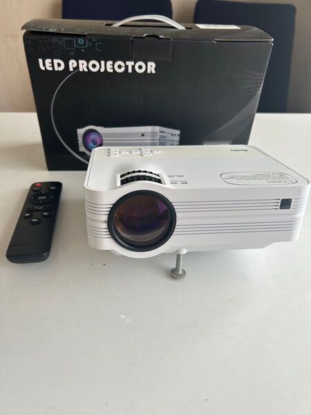 【新品】LED プロジェクター ホワイト