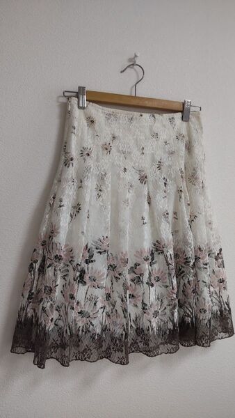 【美品】レストローズ 花柄 フレアスカート 膝丈 M