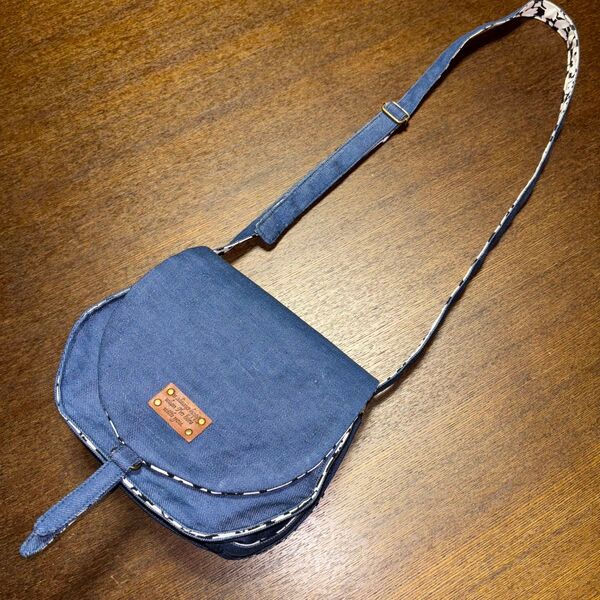 デニム素材の丸く大人可愛いショルダーバッグ 斜め掛け 肩掛け スマホポケット付き ハンドメイド