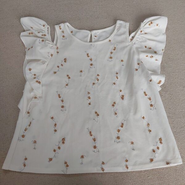 フリル付きホワイトノースリーブTシャツ 刺繍 花柄 オフショルダー オフショル Tシャツ カットソー 半袖