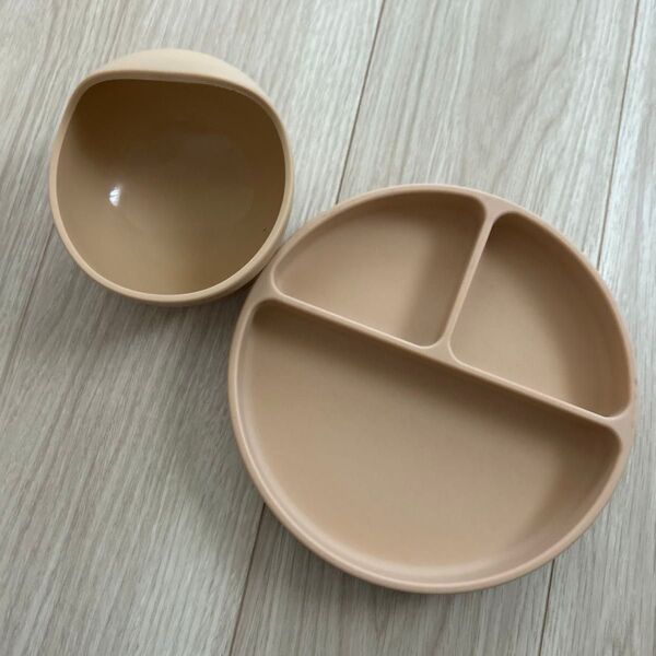プレート 皿 吸盤 シリコン ベビー 離乳食 ひっくり返らない