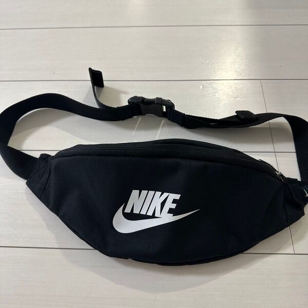 NIKE ウエストポーチ ボディバッグ ショルダーバッグ 黒 ブラック