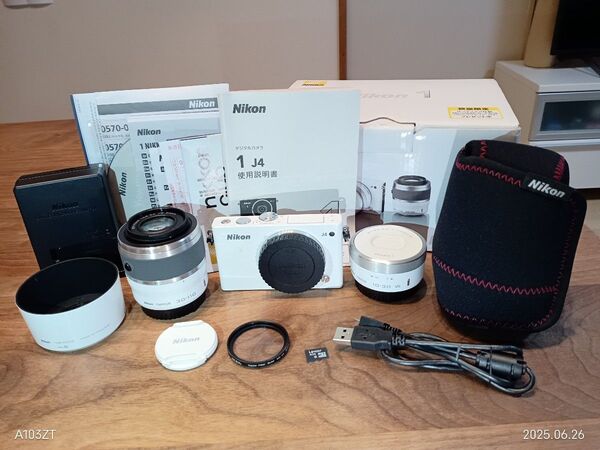 【イメージセンサー清掃済み】極美品 Nikon 1 J4 ダブルズームキット 人気のホワイト【レンズ2本+取説+元箱付き】