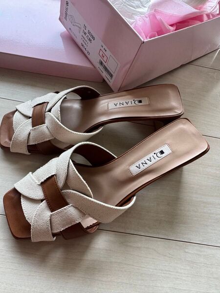 美品 DIANA サンダル 専用箱有り キナリキャンパス ブラウン スムース M