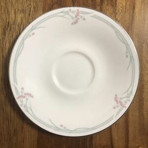 英国王室御用達 ROYAL DOULTON カーネーション　15.5cm ソーサー 送料無料