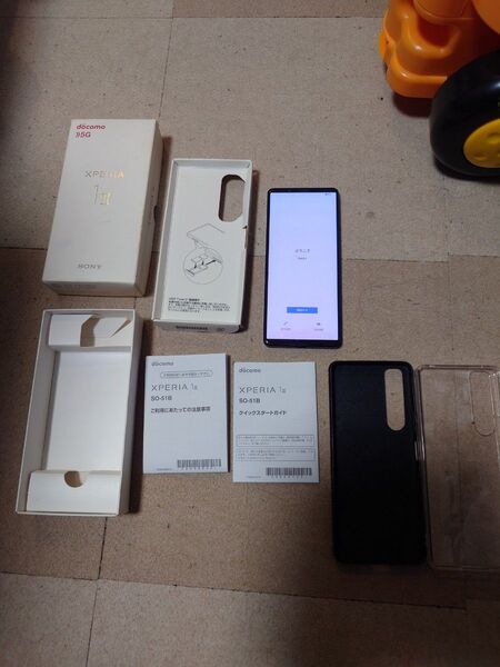 送料無料 ドコモ Xperia 1 III SO-51B ○ 紫 ケース付