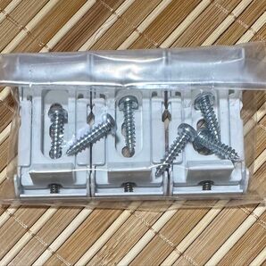 ニチベイ ロールスクリーンブラケット ホワイト3個 (ビス付き)【未使用品】