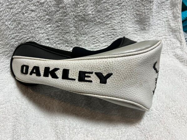OAKLEY オークリー ヘッドカバー ゴルフ 白黒 ロゴ入り