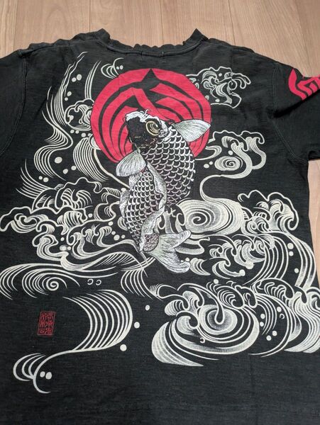 絡繰魂 KARAKURI TAMASHII Tシャツ 半袖 和柄 鯉 刺繍 波 プリント クルーネック 古着 ブラック XL