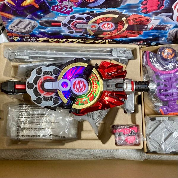 仮面ライダーギーツ 変身ベルト DXデザイアドライバー&ゾンビレイズバックル&バックルホルダーセット 特撮 仮面ライダーバッファ